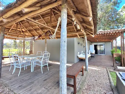 CASAQUINTA. LA CARONA 1. DOS DORMITORIOS. PILETA. CONSTRUCCIÓN RECIENTE.