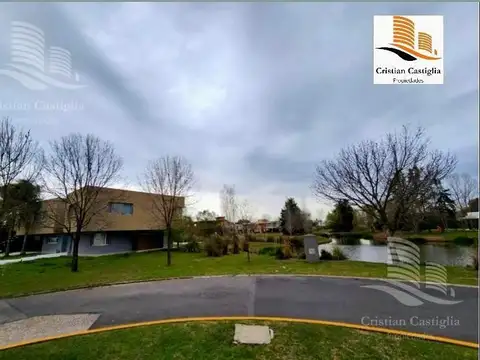 Casa en Venta con 3 cocheras