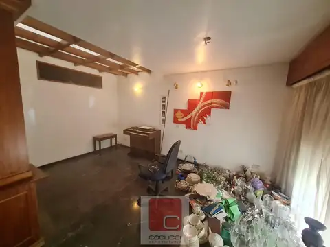 Casa 10 ambientes con 2 baños