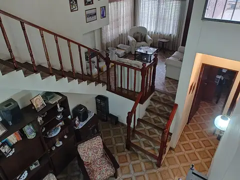 Casa 6 ambientes con 3 baños