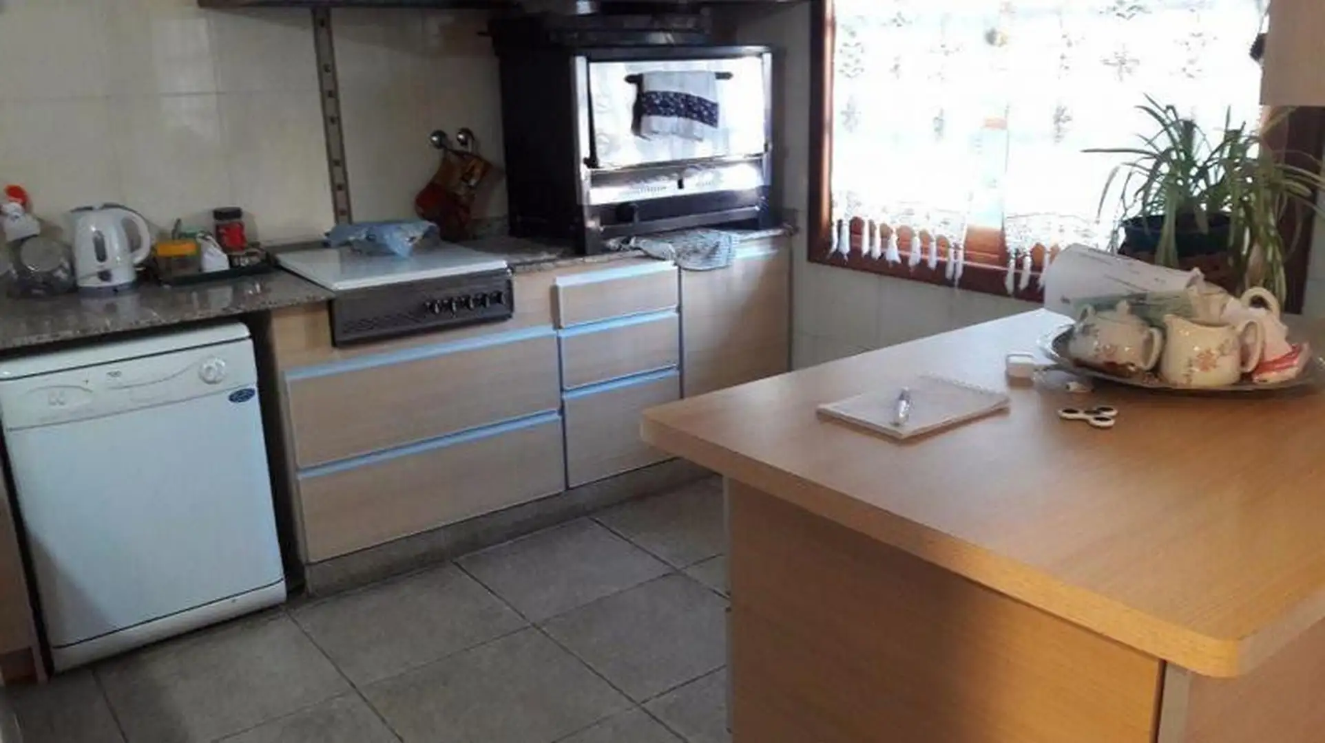 CASA 6 AMBIENTES EN BARRIO ZACAGNINI