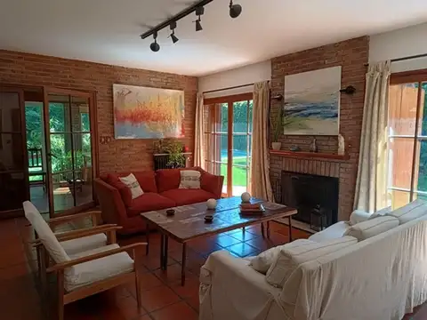 Casa - 5 dormitorios - Alq temporario - Pileta