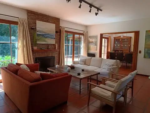 Casa 6 ambientes con 3 baños