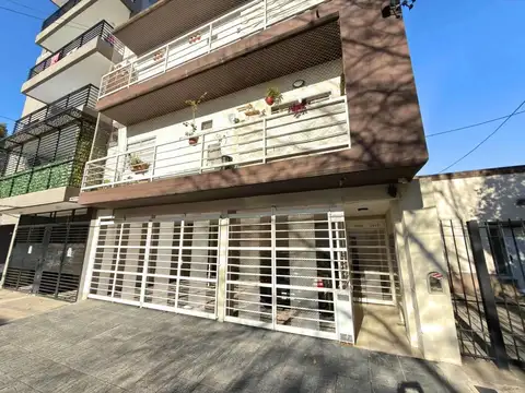 Departamento de 2 ambientes con jardin y parrilla
