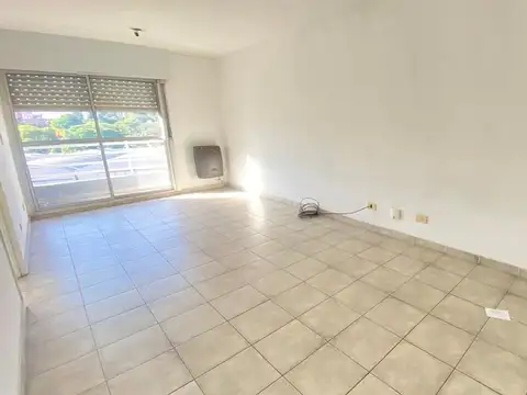  ALQUILER Departamento Monoambiente, al frente.