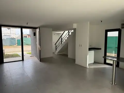 Depto Tipo Casa 4 ambientes con 2 baños
