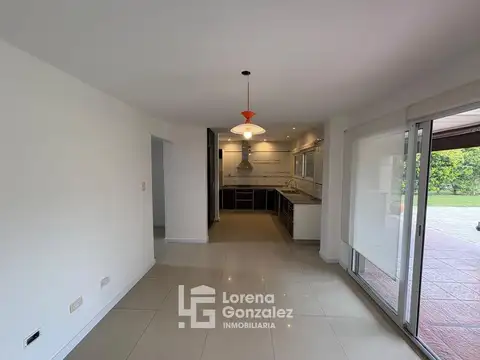 Casa en Venta con 3 cocheras