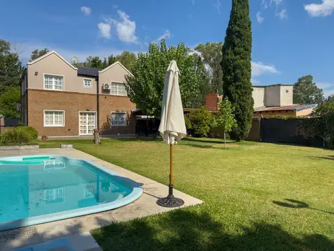 Casa 5 ambientes con 2 baños