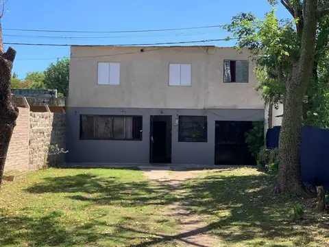CASA AMPLIA EN BARRIO SAN MARTIN 