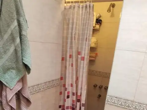 Casa en Alquiler con 2 cocheras