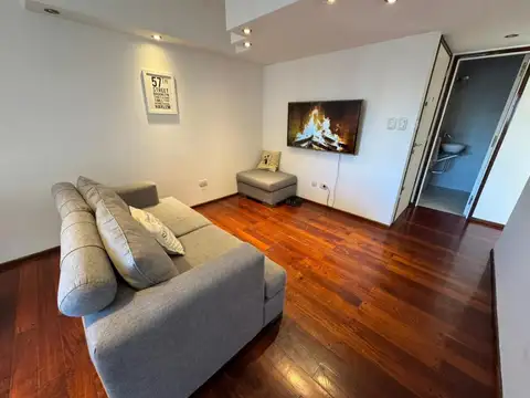 DEPARTAMENTO DE 3 AMBIENTES RECICLADO CON DOS BALCONES.
