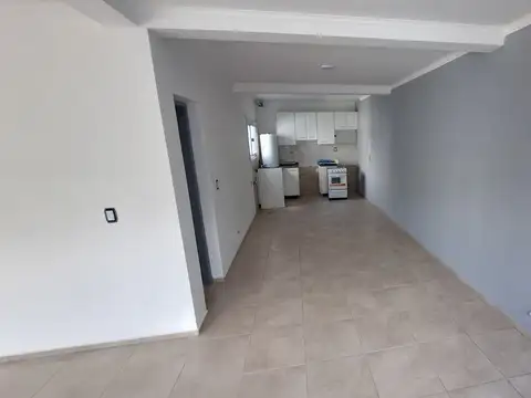 Departamento en Alquiler en Luzuriaga, $ 650.000