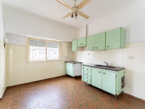 Casa 5 ambientes con 2 baños
