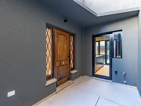 VENTA - Casa de pasillo de dos dormitorios, dos dormitorios, terraza y pileta - Centro , Rosario.