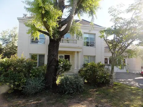 Casa en Alquiler con 7 cocheras