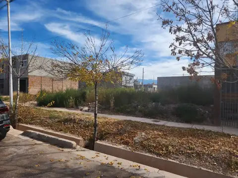 Lote en Venta B° Natania 47, Luzuriaga, Maipú