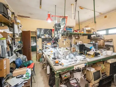 VENTA LOCAL/OFICINA A REFACCIONAR CON GALPON