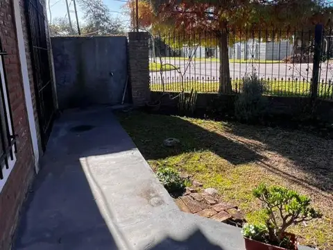 Casa en venta - 2 Dormitorios 1 Baño - Berazategui