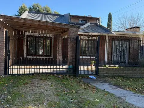 Casa en venta - 2 Dormitorios 1 Baño - Berazategui