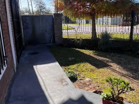 Casa en venta - 2 Dormitorios 1 Baño - Berazategui