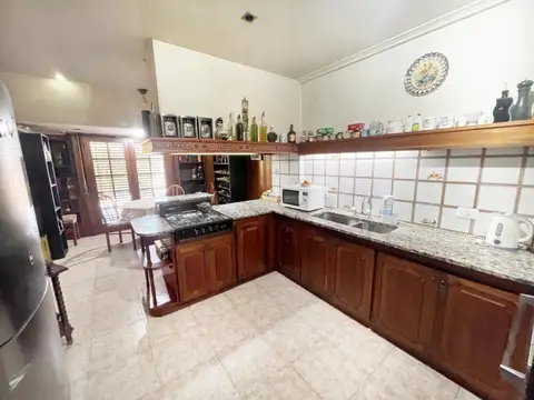 Casa 5 ambientes con 3 baños