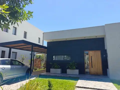 Casa en Venta en Pilar del Este - Santa Lucia, USD 175.000