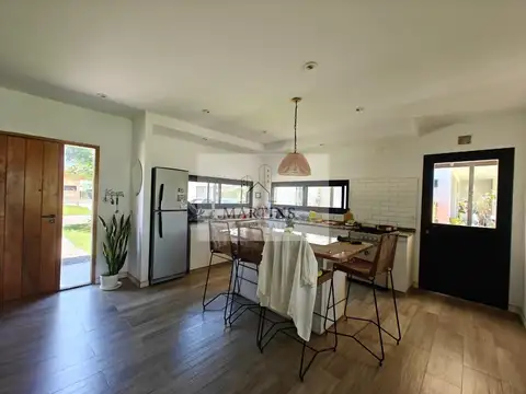 Casa en Venta con 4 cocheras