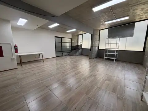 Excelente Local Comercial en Barracas. 110mts2