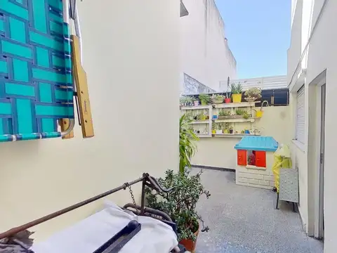 Casa 6 ambientes con 2 baños