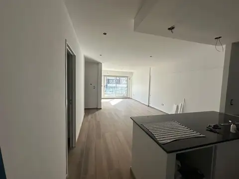 Venta departamento 2 dormitorios con balcón y cochera zona Lourdes