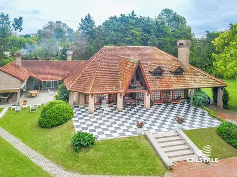 Casa 5 ambientes con 4 baños