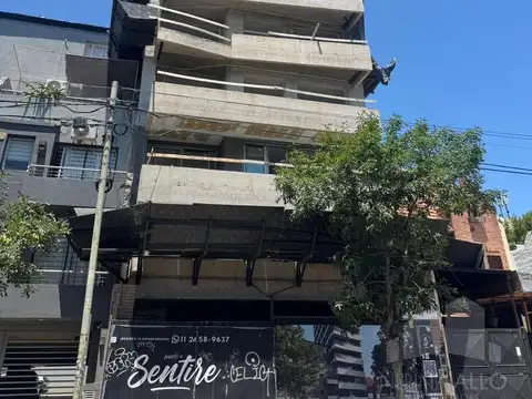 venta Departamento Tres ambientes en Belgrano - en pozo -