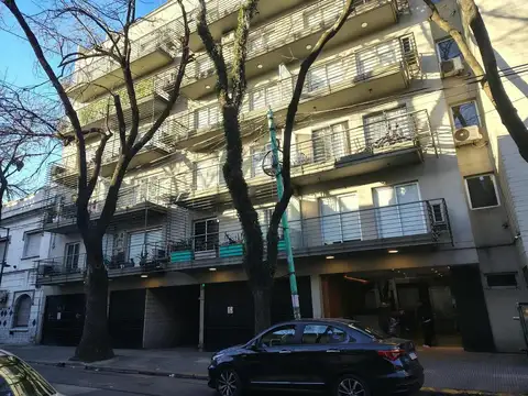 DEPARTAMENTO DE 2 AMB .FTE  AMOBLADO Y EQUIPADO FULL-COCHERA