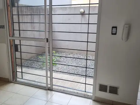 Departamento en Alquiler en Bernal, $ 550.000