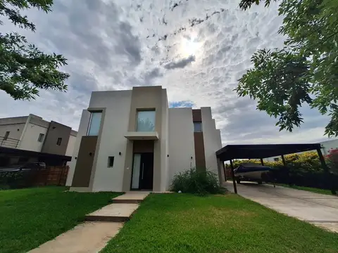 Casa en Alquiler en el Cantón a la laguna