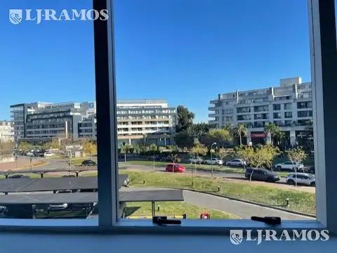 Oficina de 44 m2 cubiertos, en alquiler en  Puerta Norte, Nordelta