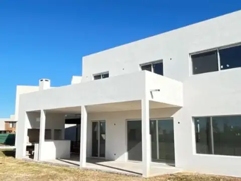 Casa en Venta Barrio Puertos del Lago Escobar