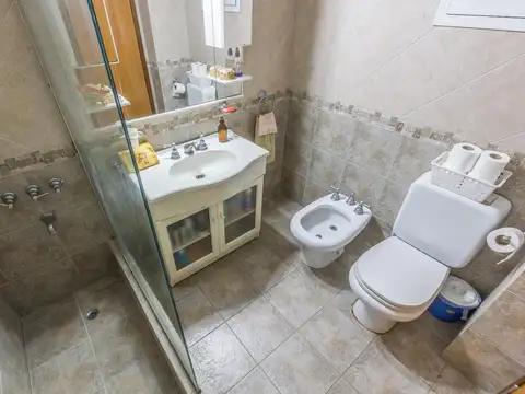Amplio y hermosa casa de 4 ambientes con quincho y pileta