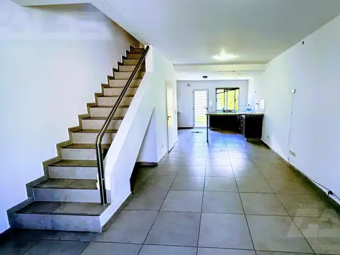 Depto Tipo Casa en Alquiler de 2 dormitorios