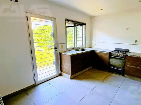 Depto Tipo Casa en Alquiler con 1 cocheras