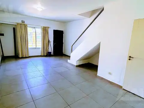 Depto Tipo Casa en Alquiler en Ituzaingó, $ 980.000