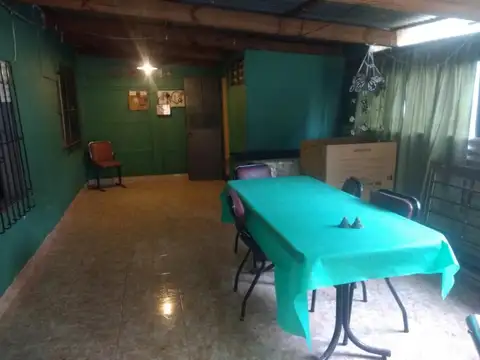 Comoda propiedad con lote baldío lindero