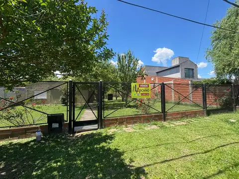 Comoda propiedad con lote baldío lindero