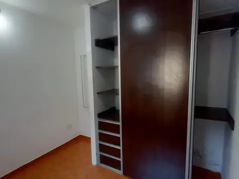 Depto Tipo Casa en Alquiler con 1 cocheras