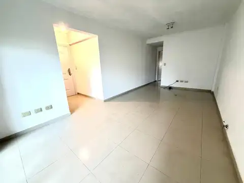 Almafuerte 2400, Piso 1