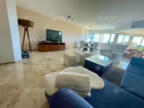 Venta Apartamento 3 dormitorios y dependencia servicio