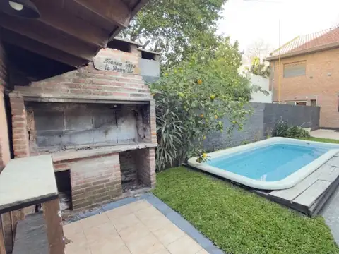 4 AMBIENTES PILETA JARDIN COCHERA QUINCHO