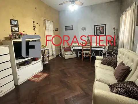 2 CASAS DE 3 AMB. EN EXCELENTE UBICACION