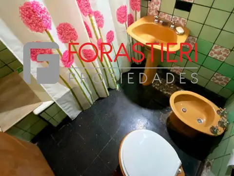 Casa 5 ambientes con 2 baños