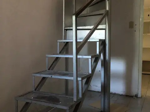 3 locales en block en la esquina de Avenida Uzal y calle San Lorenzo! Cerca de Panamericana!